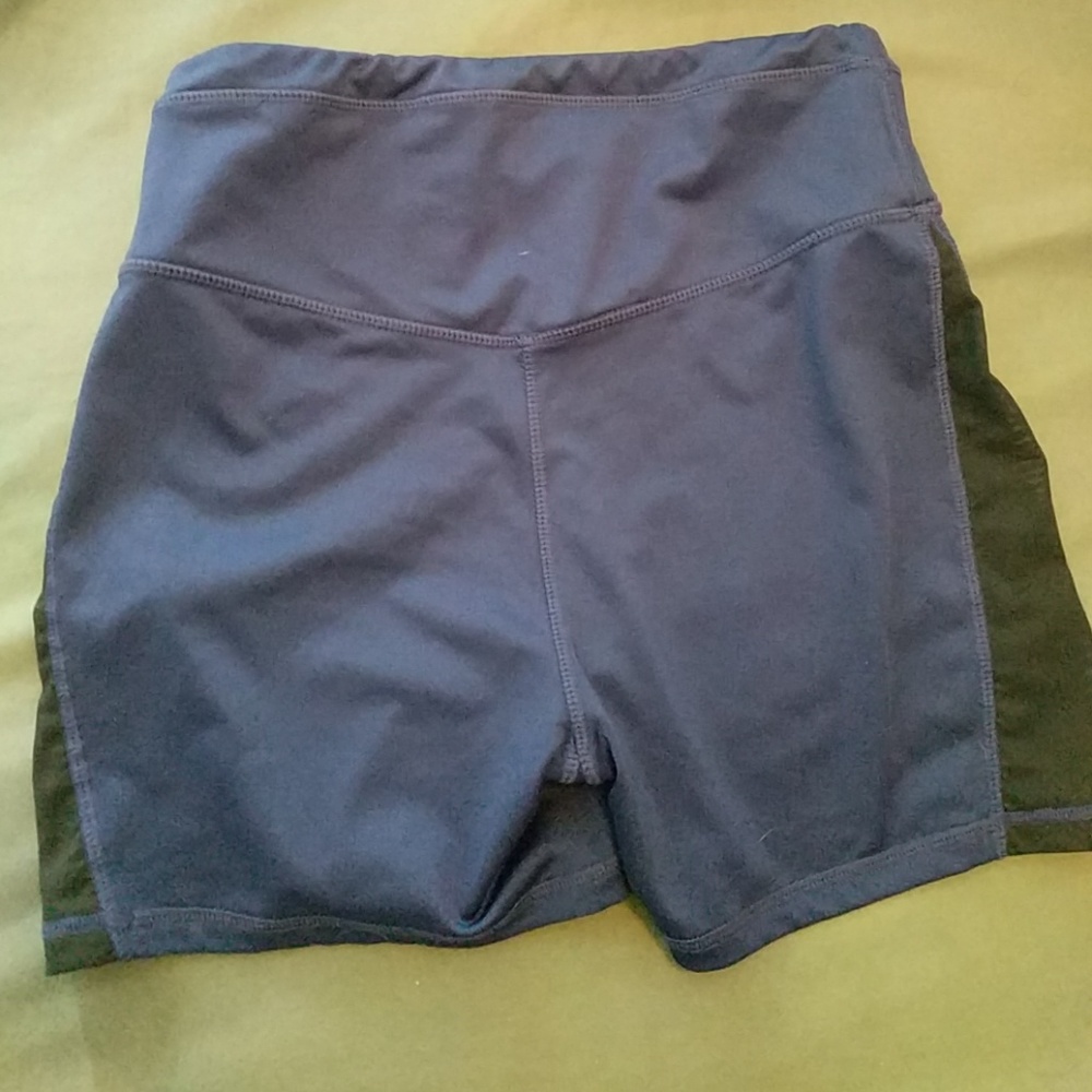 Exercise shorts - Picture 3 of 5